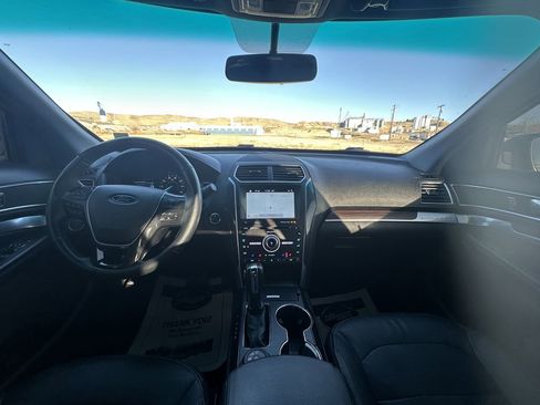 Used 2018 Ford Explorer Limited image 15