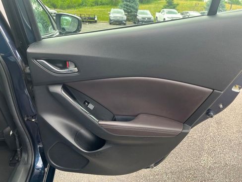 Used 2018 MAZDA MAZDA3 Touring FWD image 24