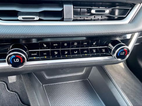 Used 2025 Chevrolet Equinox LT w/ Convenience Package II FWD image 29