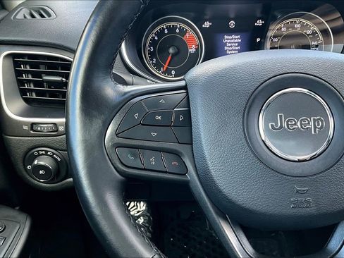 Used 2019 Jeep Cherokee Trailhawk AWD/4WD image 24