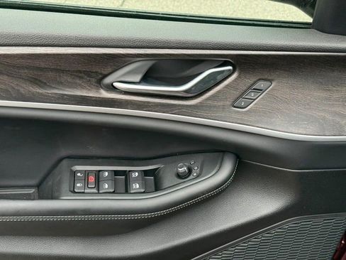 New 2025 Jeep Grand Cherokee L Limited AWD/4WD image 13