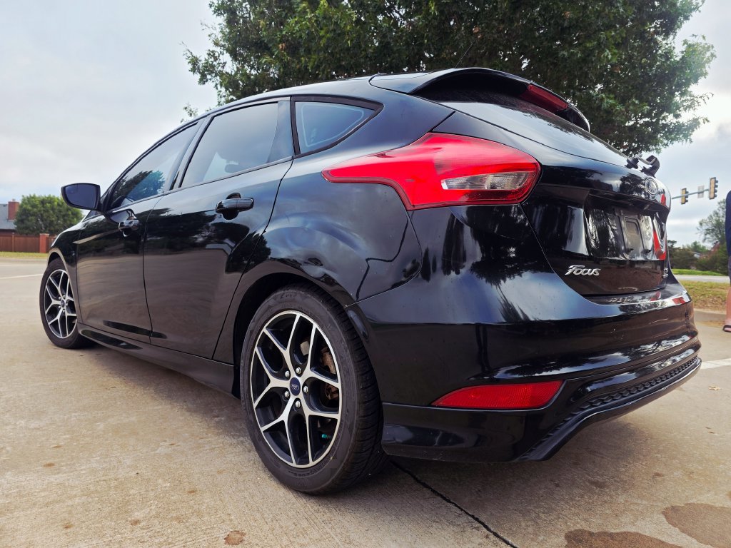 Used 2015 Ford Focus SE w/ SE Sport Package FWD image 13