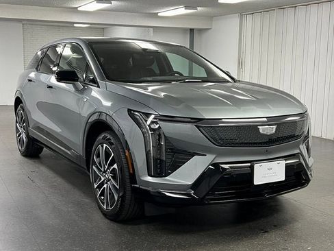 Certified 2025 Cadillac Optiq Sport 2 image 27