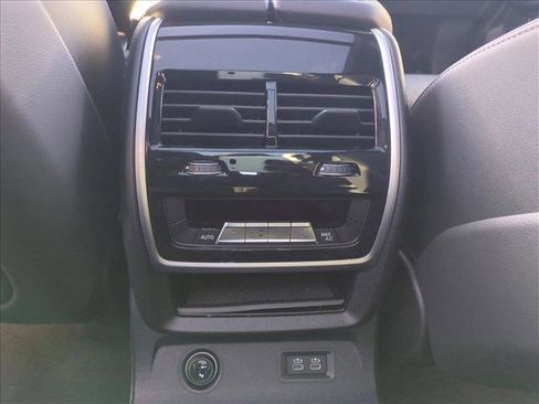 Used 2023 BMW X7 xDrive40i w/ M Sport Package AWD/4WD image 18