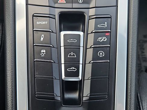 Certified 2017 Porsche 911 Carrera 4S AWD/4WD image 18