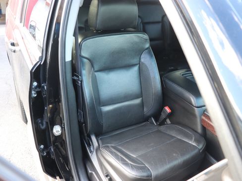 Used 2017 GMC Yukon XL SLT image 16