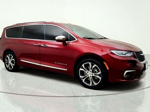 Used 2021 Chrysler Pacifica Pinnacle AWD/4WD image 3