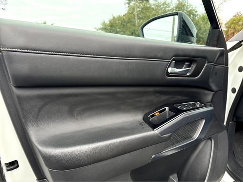 Used 2023 Nissan Pathfinder SL w/ SL Premium Package image 15