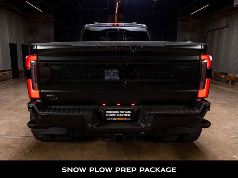 Used 2025 Ford F450 Platinum w/ FX4 Off-Road Package image 7