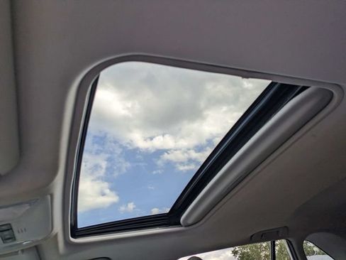 Used 2020 Toyota RAV4 XLE w/ Convenience Package FWD image 21