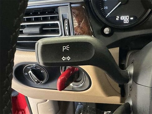 Used 2024 Porsche Macan image 26