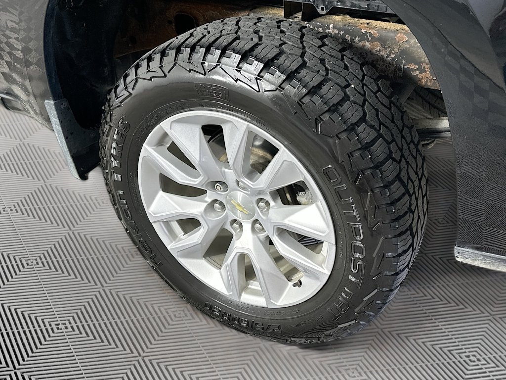 Used 2021 Chevrolet Silverado 1500 Custom AWD/4WD image 34