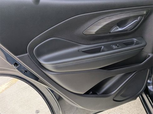 Used 2024 GMC Terrain SLT image 27