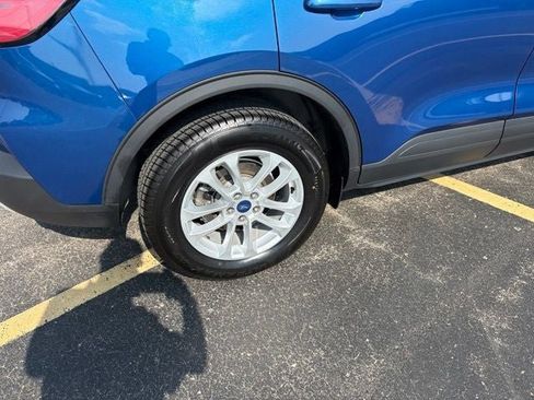 Used 2022 Ford Escape SE w/ Cold Weather Package AWD/4WD image 4
