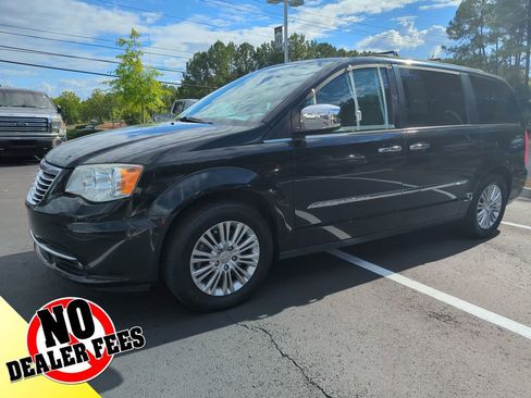 Used 2015 Chrysler Town & Country Touring-L w/ Driver Convenience Group image 1