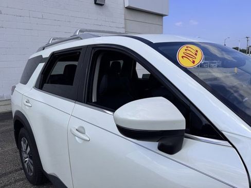 Used 2022 Nissan Pathfinder SL w/ SL Black Package image 6