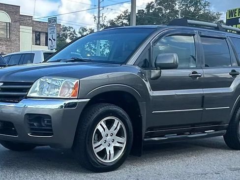 Used 2005 Mitsubishi Endeavor XLS FWD image 2