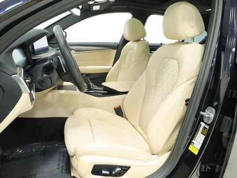 Used 2021 BMW 530i w/ M Sport Package image 31
