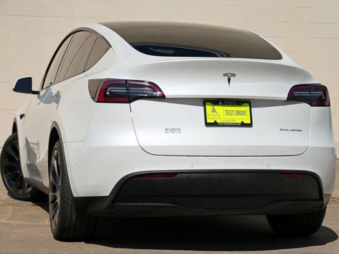 Used 2021 Tesla Model Y Long Range AWD/4WD image 5
