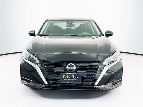 Used 2025 Nissan Altima 2.5 SV FWD image 2
