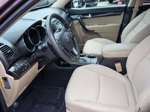 Used 2012 Kia Sorento LX w/ Convenience Pkg FWD image 10