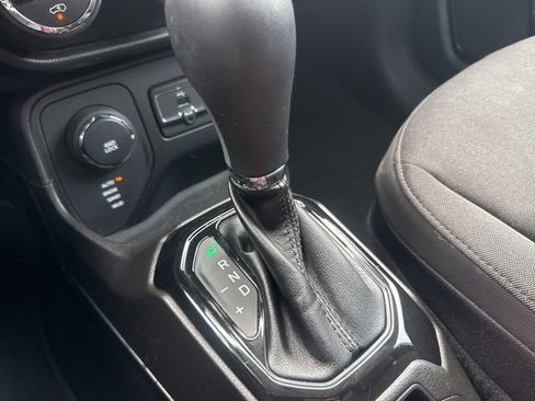 Used 2016 Jeep Renegade Latitude AWD/4WD image 29