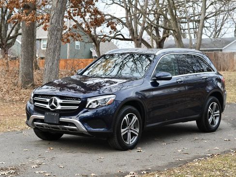 Used 2018 Mercedes-Benz GLC 300 4MATIC image 3