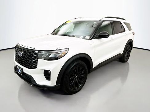 Used 2025 Ford Explorer ST-Line AWD/4WD image 3