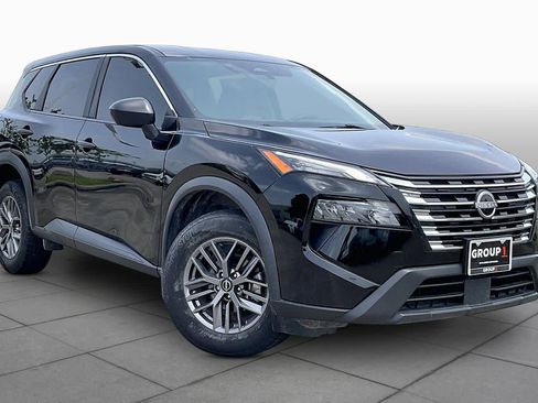 Used 2024 Nissan Rogue S FWD image 3