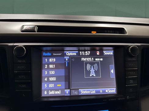 Used 2018 Toyota RAV4 Limited FWD image 20