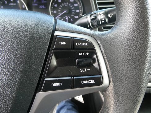 Used 2017 Hyundai Elantra SE FWD image 13