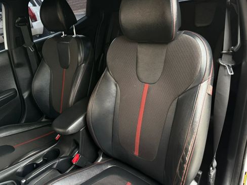 Used 2019 Hyundai Veloster Turbo FWD image 39