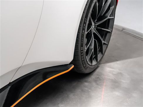 Used 2025 Aston Martin V8 Vantage Coupe image 18