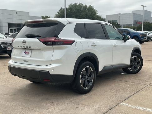 Used 2025 Nissan Rogue SV FWD image 5