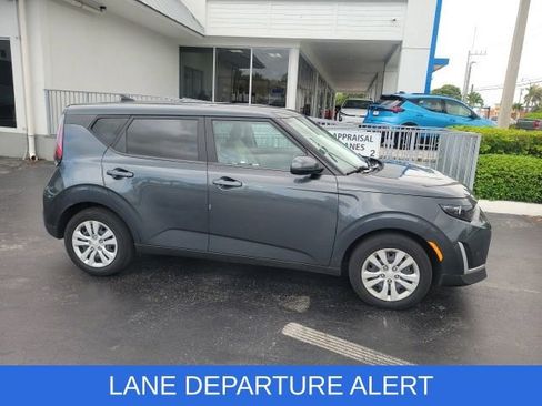 Used 2023 Kia Soul LX FWD image 4