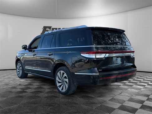 Used 2023 Lincoln Navigator L Reserve image 3