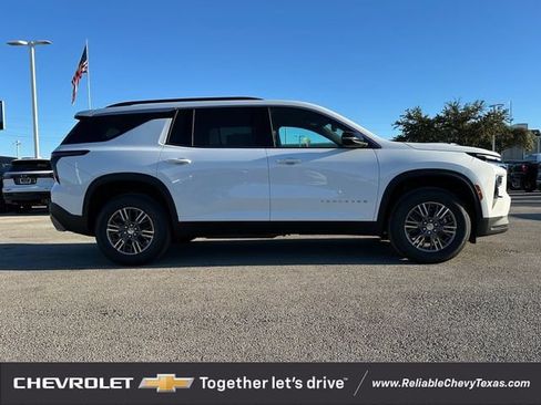 New 2026 Chevrolet Traverse LT FWD image 3