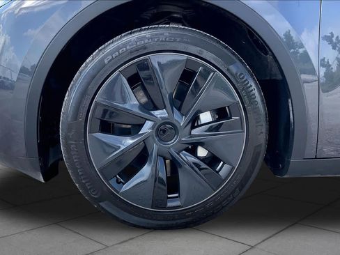 Used 2025 Tesla Model Y Long Range AWD/4WD image 10