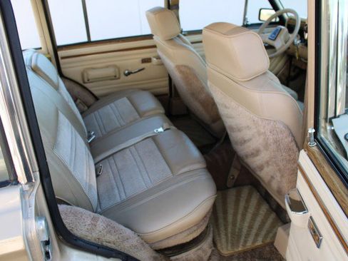Used 1990 Jeep Grand Wagoneer image 27