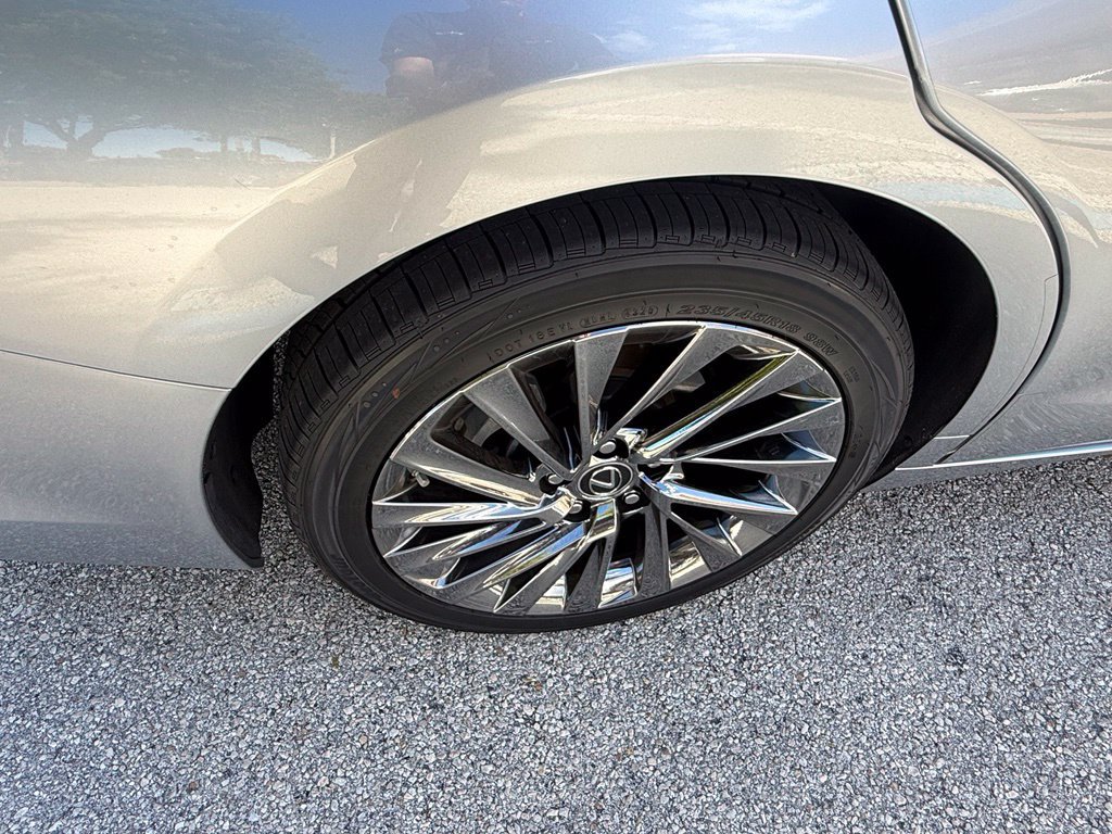 Used 2024 Lexus ES 300h w/ Technology Package FWD image 11