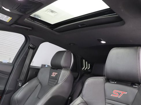 Used 2018 Ford Focus ST w/ Equipment Group 402A FWD image 23