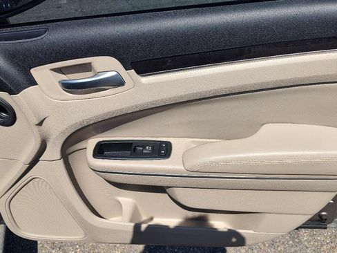Used 2014 Chrysler 300 RWD image 24