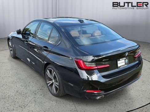 Used 2023 BMW 330i xDrive Sedan w/ Premium Package AWD/4WD image 8