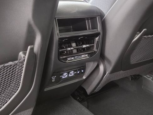 Used 2024 Jeep Grand Cherokee Limited w/ Luxury Tech Group II RWD image 19