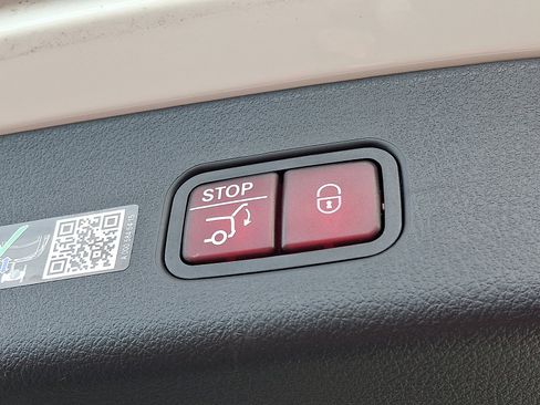 Certified 2025 Mercedes-Benz GLC 300 4MATIC image 28