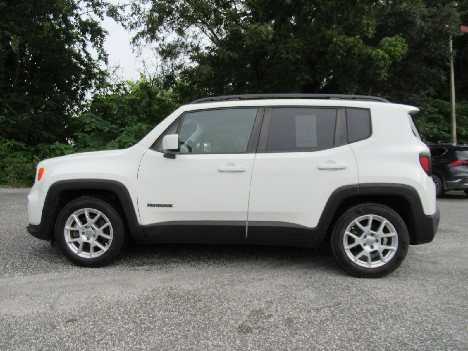 Used 2019 Jeep Renegade Latitude FWD image 4
