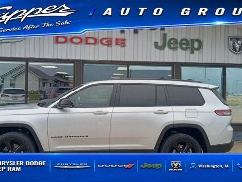 Used 2023 Jeep Grand Cherokee L Laredo AWD/4WD image 1