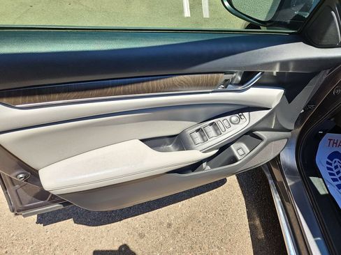 Used 2019 Honda Accord EX image 10