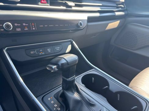 Used 2026 Kia Carnival FWD image 40