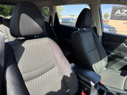 Used 2018 Nissan Rogue SV AWD/4WD image 33